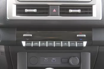 MITSUBISHI L200 2.4L PETROL 2024 MODEL YEAR WHITE