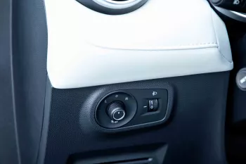2023 MG ZS 1.3 TROPHY - White inside Beige