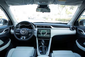 2023 MG ZS 1.3 TROPHY - White inside Beige