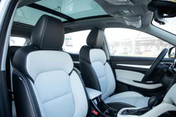 2023 MG ZS 1.3 TROPHY - White inside Beige
