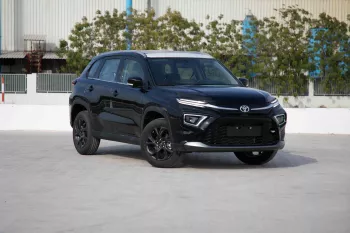 2023 Toyota Urban Cruiser 1.5 GLX - Pearl Black inside Ivory
