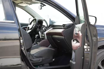 2023 Toyota Urban Cruiser 1.5 GLX - Pearl Black inside Ivory