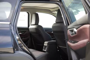 2023 Toyota Urban Cruiser 1.5 GLX - Pearl Black inside Ivory