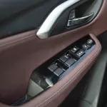 2023 Toyota Urban Cruiser 1.5 GLX - Pearl Black inside Ivory - Thumbnail 12