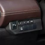 2023 Toyota Urban Cruiser 1.5 GLX - Pearl Black inside Ivory - Thumbnail 13