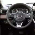 2023 Toyota Urban Cruiser 1.5 GLX - Pearl Black inside Ivory - Thumbnail 15