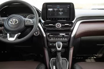 2023 Toyota Urban Cruiser 1.5 GLX - Pearl Black inside Ivory