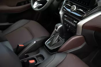 2023 Toyota Urban Cruiser 1.5 GLX - Pearl Black inside Ivory