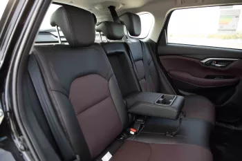 2023 Toyota Urban Cruiser 1.5 GLX - Pearl Black inside Ivory