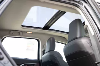 2023 Toyota Urban Cruiser 1.5 GLX - Pearl Black inside Ivory