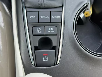 Toyota Camry GLE 2.5L Hybrid FWD 2024 Model Year