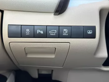 Toyota Camry GLE 2.5L Hybrid FWD 2024 Model Year