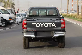 2023 Toyota Hilux 4x4 DC 2.8 - Grey inside Maroon