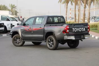 2023 Toyota Hilux 4x4 DC 2.8 - Grey inside Maroon