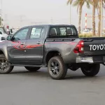 2023 Toyota Hilux 4x4 DC 2.8 - Grey inside Maroon - Thumbnail 5
