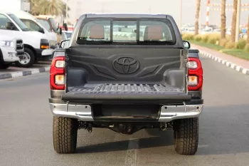 2023 Toyota Hilux 4x4 DC 2.8 - Grey inside Maroon