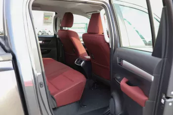 2023 Toyota Hilux 4x4 DC 2.8 - Grey inside Maroon