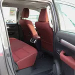 2023 Toyota Hilux 4x4 DC 2.8 - Grey inside Maroon - Thumbnail 9