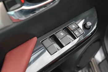 2023 Toyota Hilux 4x4 DC 2.8 - Grey inside Maroon