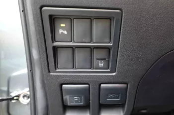 2023 Toyota Hilux 4x4 DC 2.8 - Grey inside Maroon