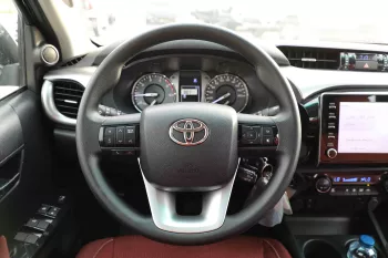 2023 Toyota Hilux 4x4 DC 2.8 - Grey inside Maroon