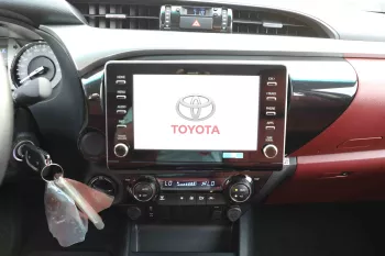 2023 Toyota Hilux 4x4 DC 2.8 - Grey inside Maroon
