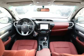 2023 Toyota Hilux 4x4 DC 2.8 - Grey inside Maroon