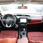 2023 Toyota Hilux 4x4 DC 2.8 - Grey inside Maroon - Thumbnail 18