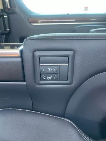 TOYOTA GRANDVIA 3.5L V6 PETROL PREMIUM AUTO 2023 MODEL YEAR