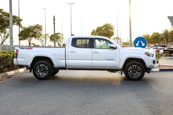 2022 Toyota Tacoma 3.5 TRD SPORT - White inside Black