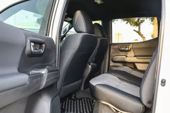 2022 Toyota Tacoma 3.5 TRD SPORT - White inside Black