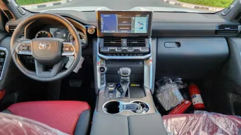 TOYOTA LANDCRUISER VXR TWINTURBO 2022 MODEL GCC SPECS UNDER WARRANTY AND SERVICE CONTRACT