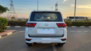 TOYOTA LANDCRUISER VXR TWINTURBO 2022 MODEL GCC SPECS UNDER WARRANTY AND SERVICE CONTRACT