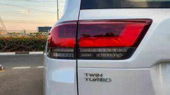 TOYOTA LANDCRUISER VXR TWINTURBO 2022 MODEL GCC SPECS UNDER WARRANTY AND SERVICE CONTRACT