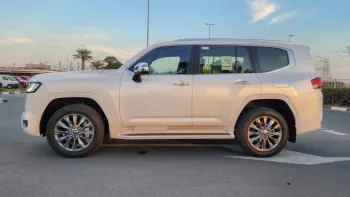 TOYOTA LANDCRUISER VXR TWINTURBO 2022 MODEL GCC SPECS UNDER WARRANTY AND SERVICE CONTRACT