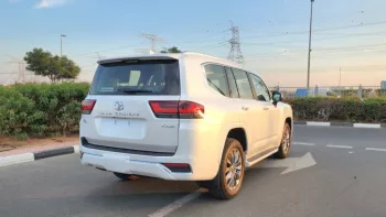 TOYOTA LANDCRUISER VXR TWINTURBO 2022 MODEL GCC SPECS UNDER WARRANTY AND SERVICE CONTRACT