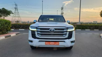 TOYOTA LANDCRUISER VXR TWINTURBO 2022 MODEL GCC SPECS UNDER WARRANTY AND SERVICE CONTRACT