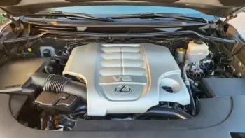 LEXUS LX 570 SPORT PLATINUM SIGNATURE KIT GCC SPECS 2017 MODEL SILVER COLOUR