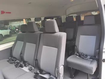 2023 TOYOTA HIACE COMMUTER 2.8L DIESEL AUTOMATIC 15 SEATER HIGH ROOF