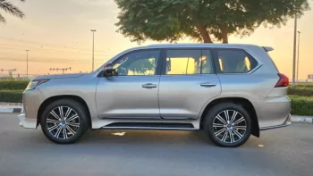 LEXUS LX 570 SPORT PLATINUM SIGNATURE KIT GCC SPECS 2017 MODEL SILVER COLOUR