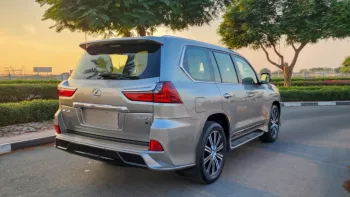 LEXUS LX 570 SPORT PLATINUM SIGNATURE KIT GCC SPECS 2017 MODEL SILVER COLOUR
