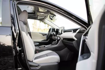 2023 Toyota Rav4 2.5 4x4 HI - Black inside Grey & White