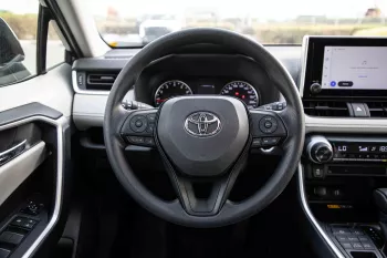 2023 Toyota Rav4 2.5 4x4 HI - Black inside Grey & White