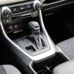 2023 Toyota Rav4 2.5 4x4 HI - Black inside Grey & White - Thumbnail 16