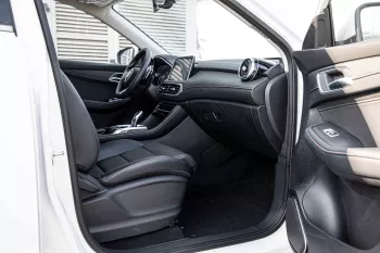 2020 MG HS 4X2 1.5 LUXURY - White inside Black