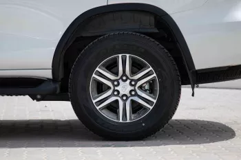 2023 Toyota Fortuner 2.7 4X4 Low 17 AL - White Pearl inside Chamois