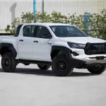 2024 Toyota Hilux 4.0 GR-Sport Automatic - White Pearl inside Black - Thumbnail 2