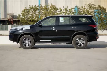 2023 Toyota Fortuner 4X4 2.4 17'I AL - Black inside Chamois