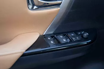 2023 Toyota Fortuner 4X4 2.4 17'I AL - Black inside Chamois