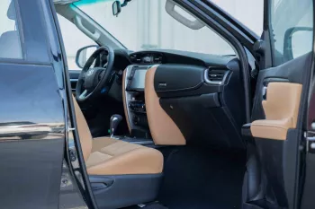 2023 Toyota Fortuner 4X4 2.4 17'I AL - Black inside Chamois